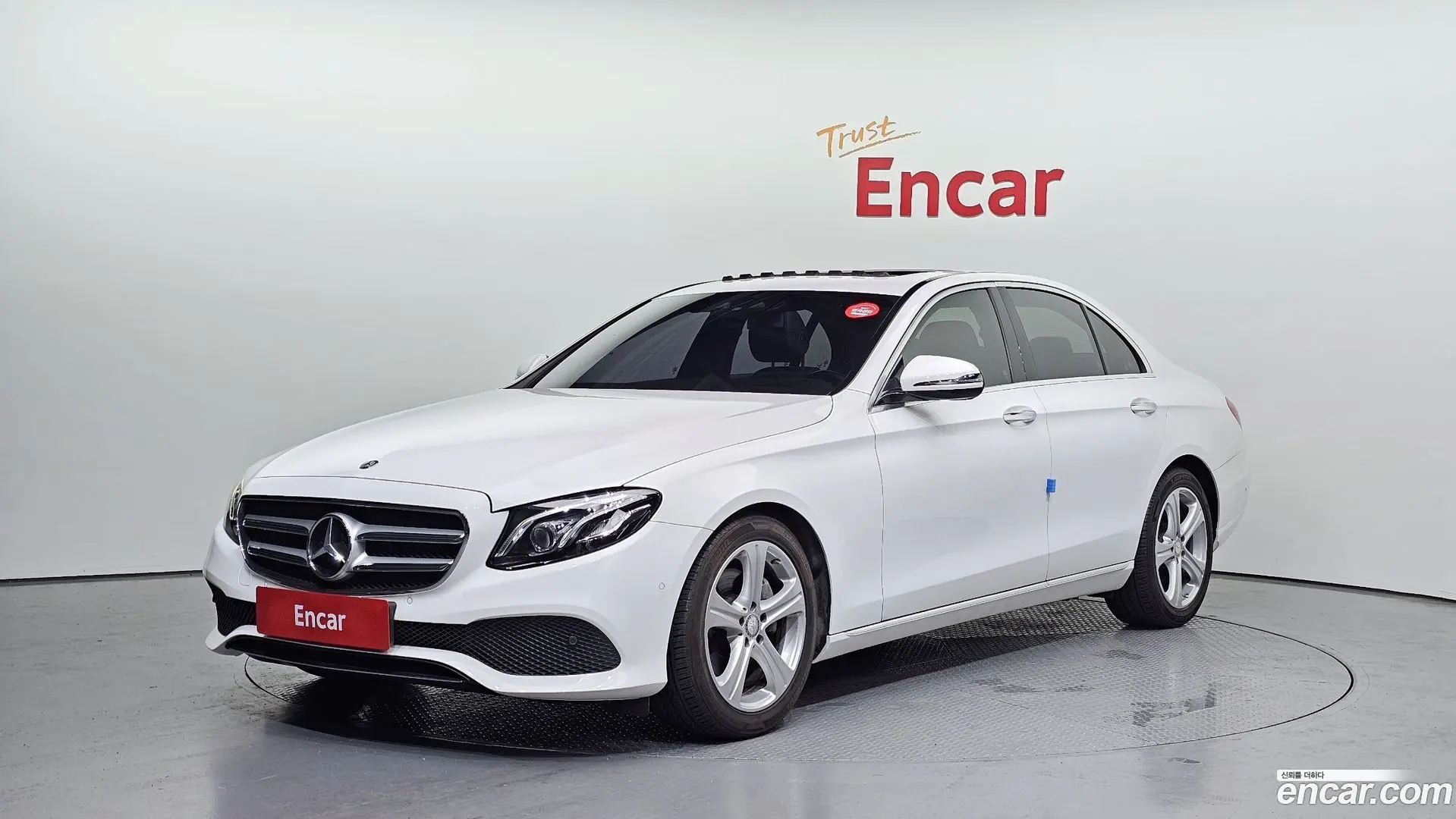 Main__Slider__Photo:E-Class Mercedes-Benz 2017.2-0