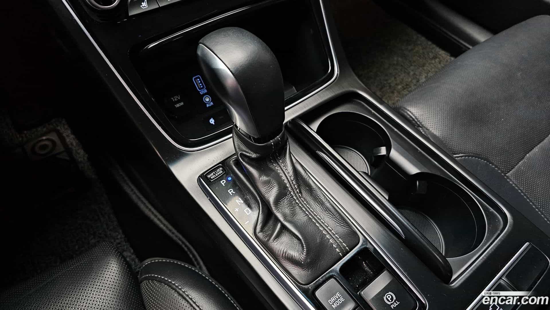 Grandeur Hyundai 2018.1-INNER-009