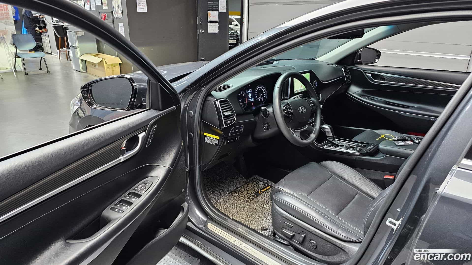 Grandeur Hyundai 2018.1-INNER-010