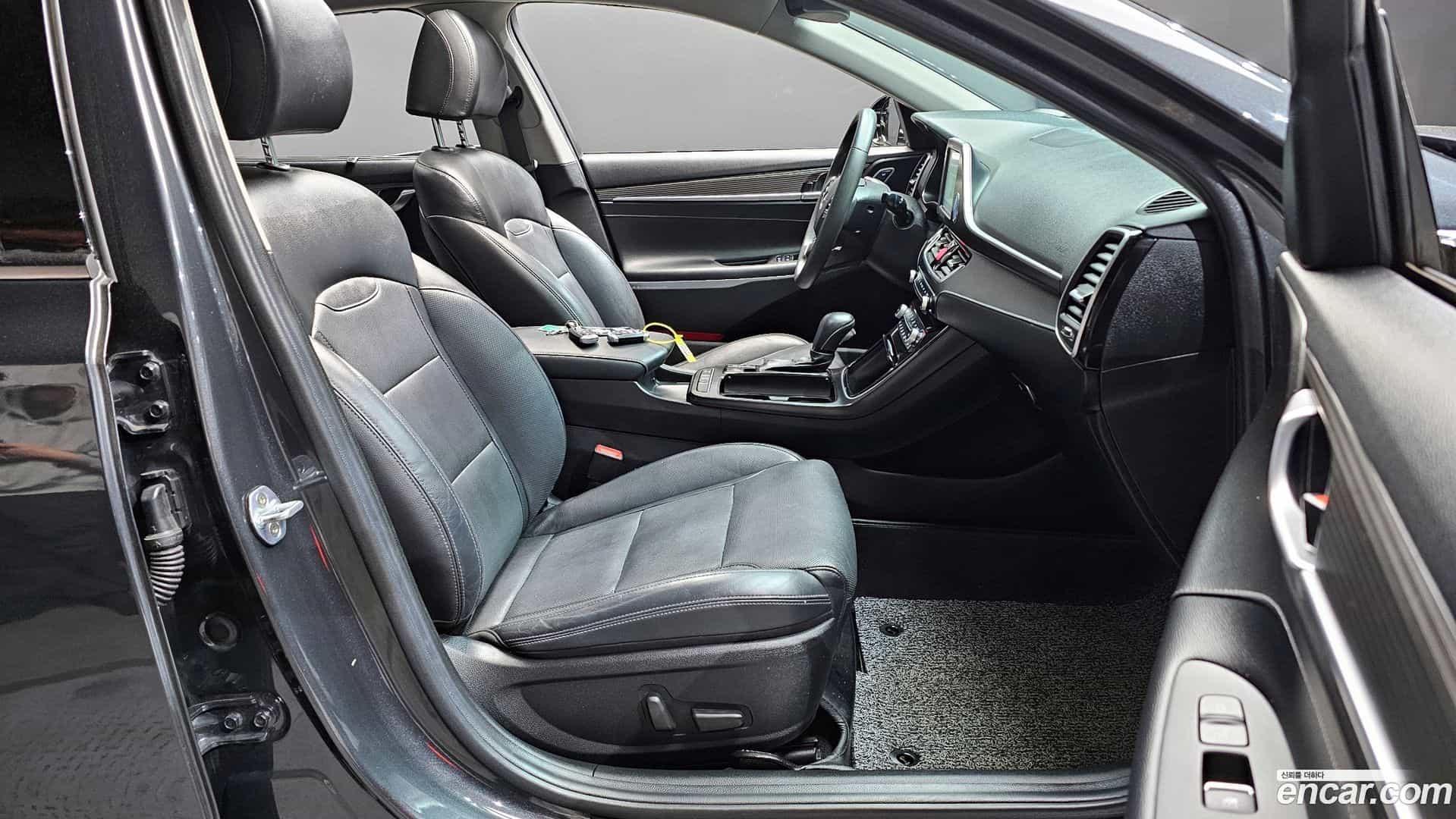 Grandeur Hyundai 2018.1-OPTION-015