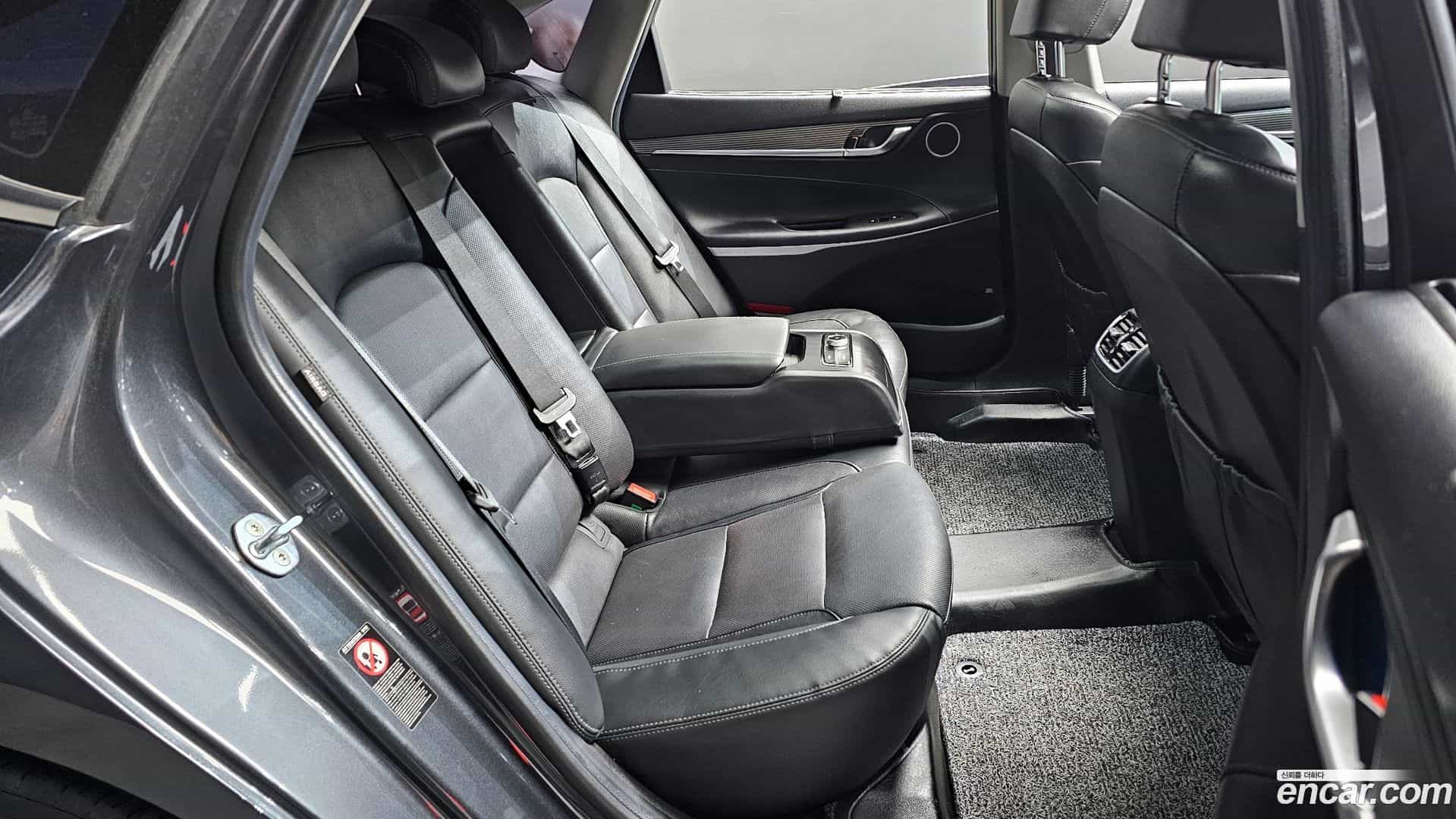 Grandeur Hyundai 2018.1-OPTION-016