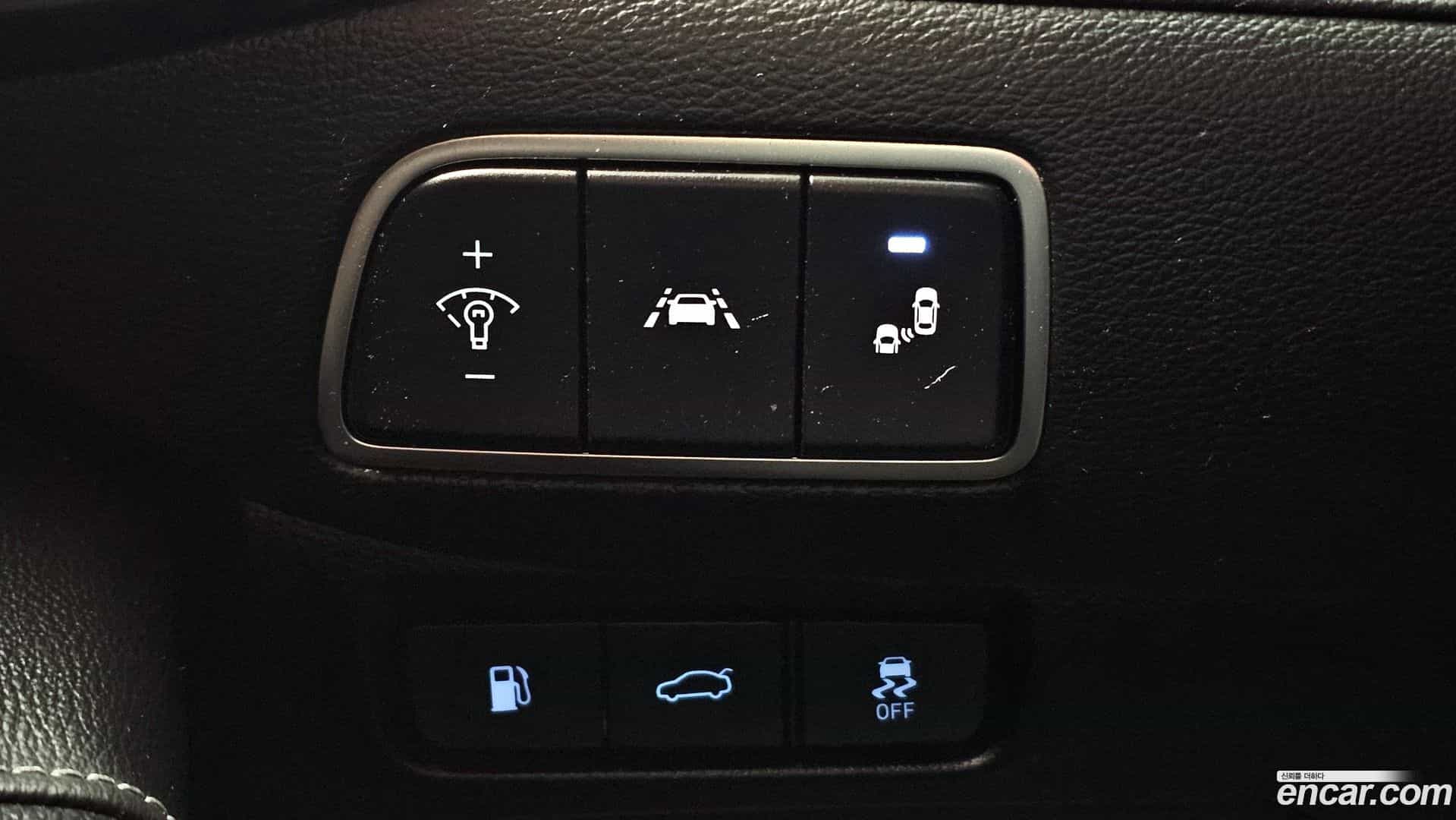 Grandeur Hyundai 2018.1-OPTION-023