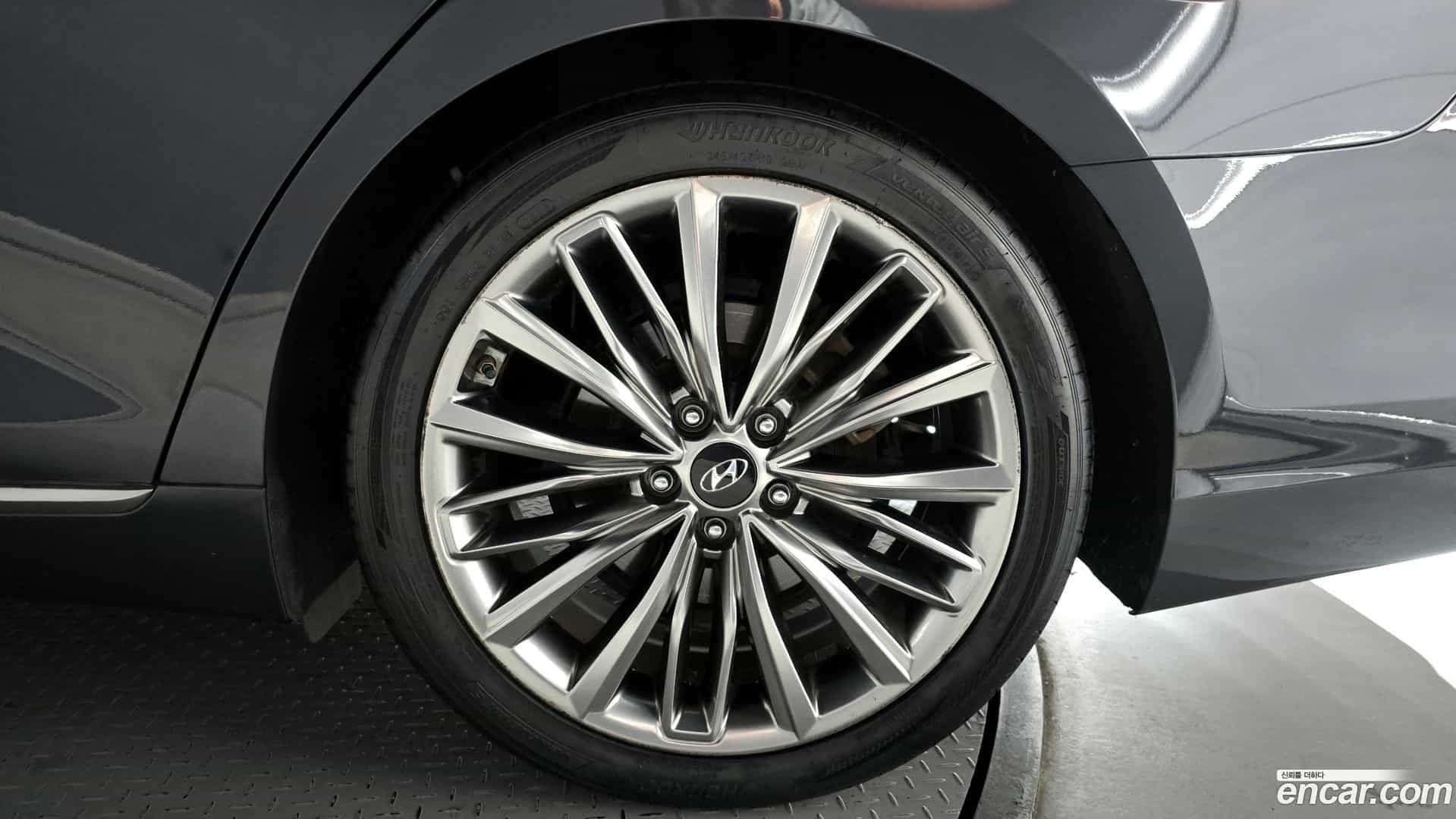 Grandeur Hyundai 2018.1-OUTER-031
