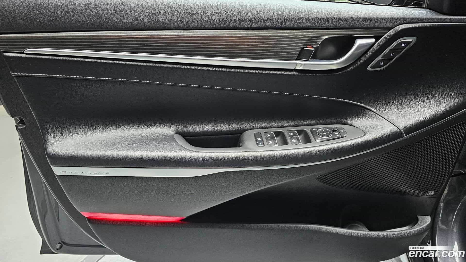 Grandeur Hyundai 2018.1-INNER-034