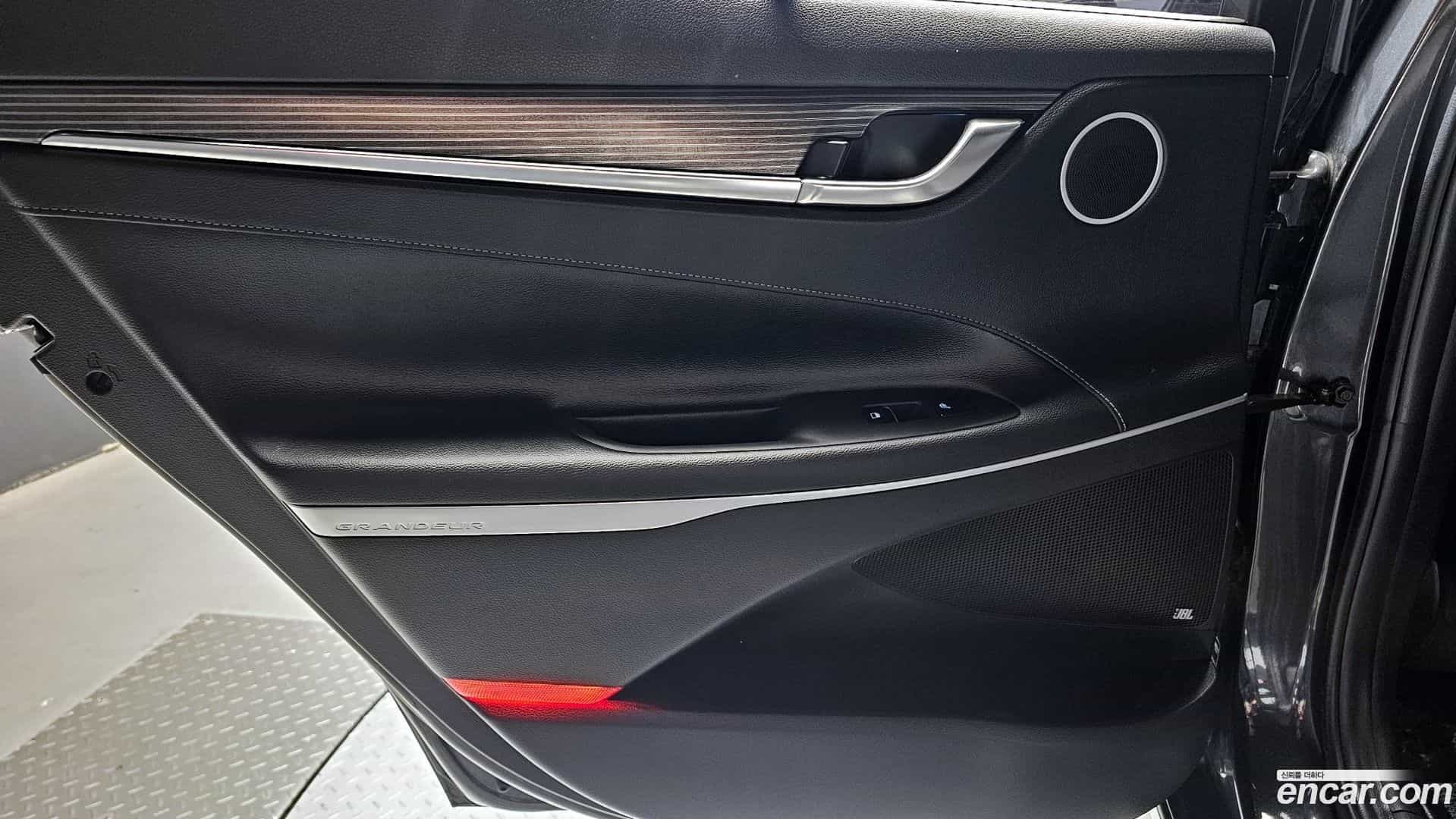 Grandeur Hyundai 2018.1-INNER-035
