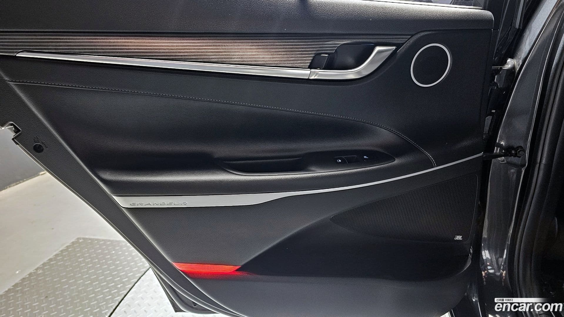 Main__Slider__Photo:Grandeur Hyundai 2018.1-24