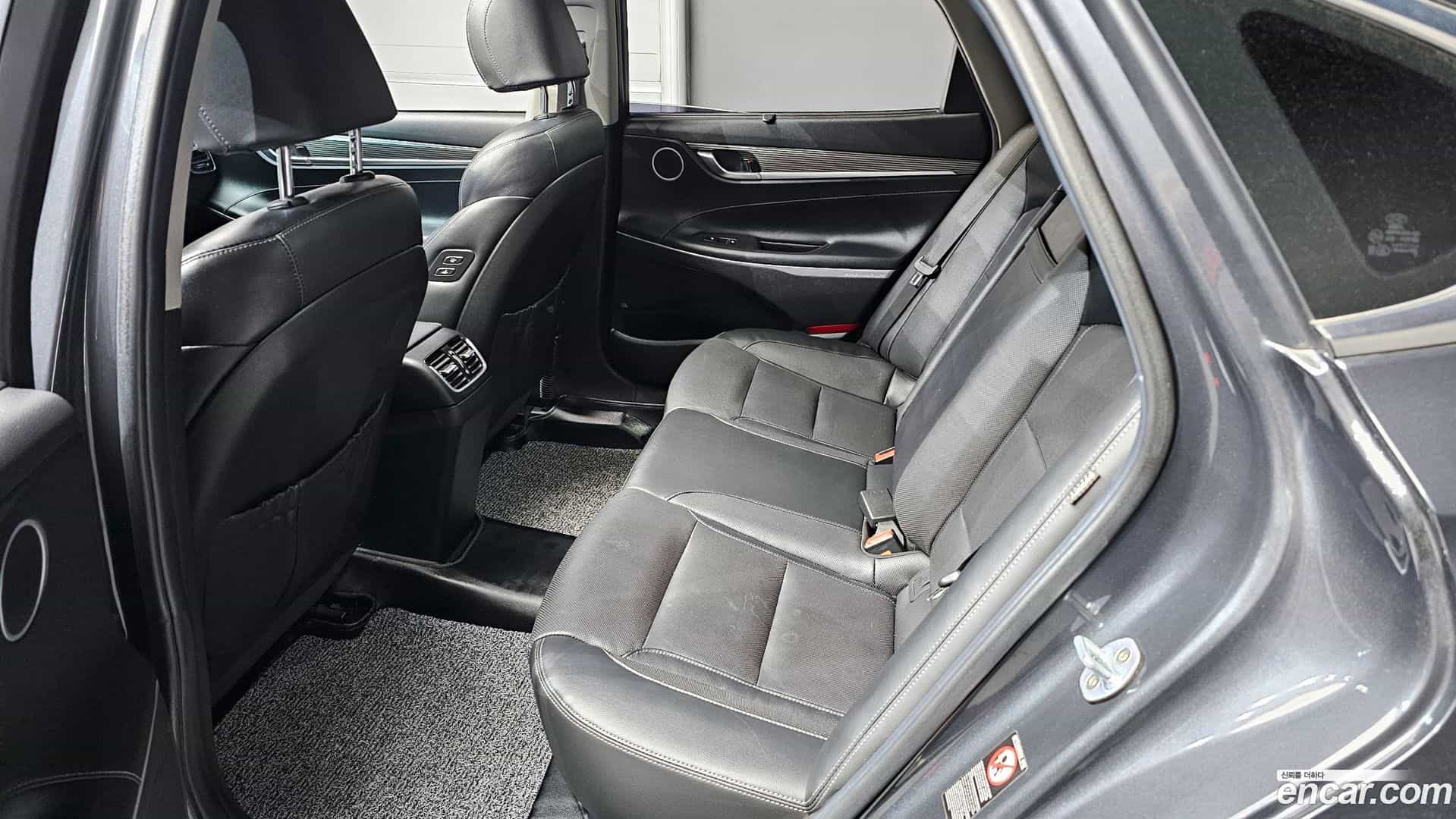 Grandeur Hyundai 2018.1-INNER-036