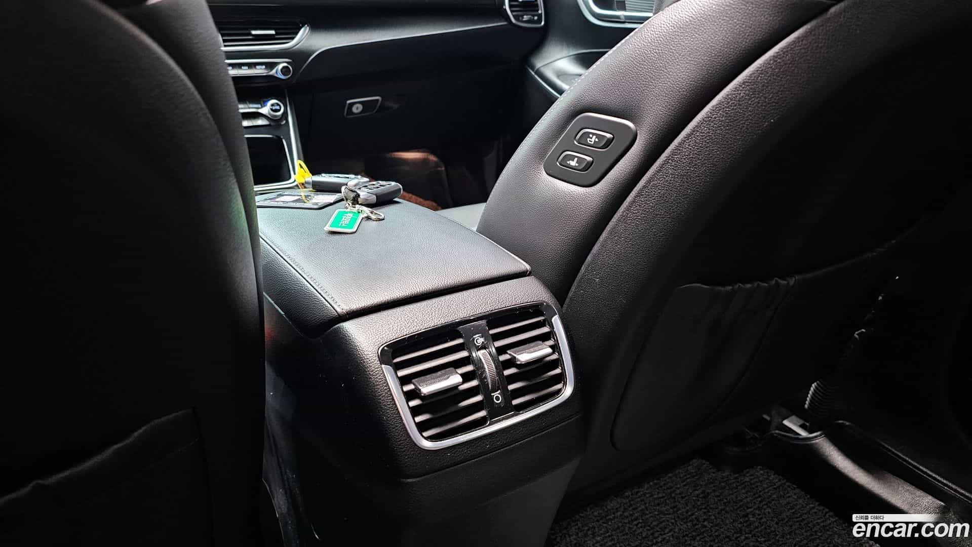 Grandeur Hyundai 2018.1-OPTION-041
