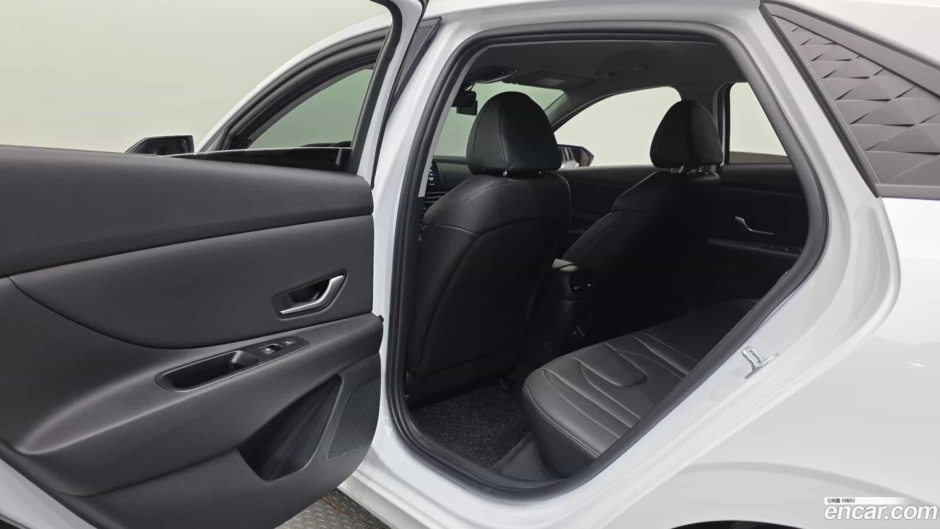 AVANTE Hyundai 2025.9-OPTION-020