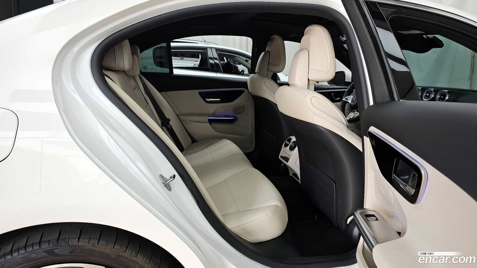 C-Class Mercedes-Benz 2023.9-OPTION-016