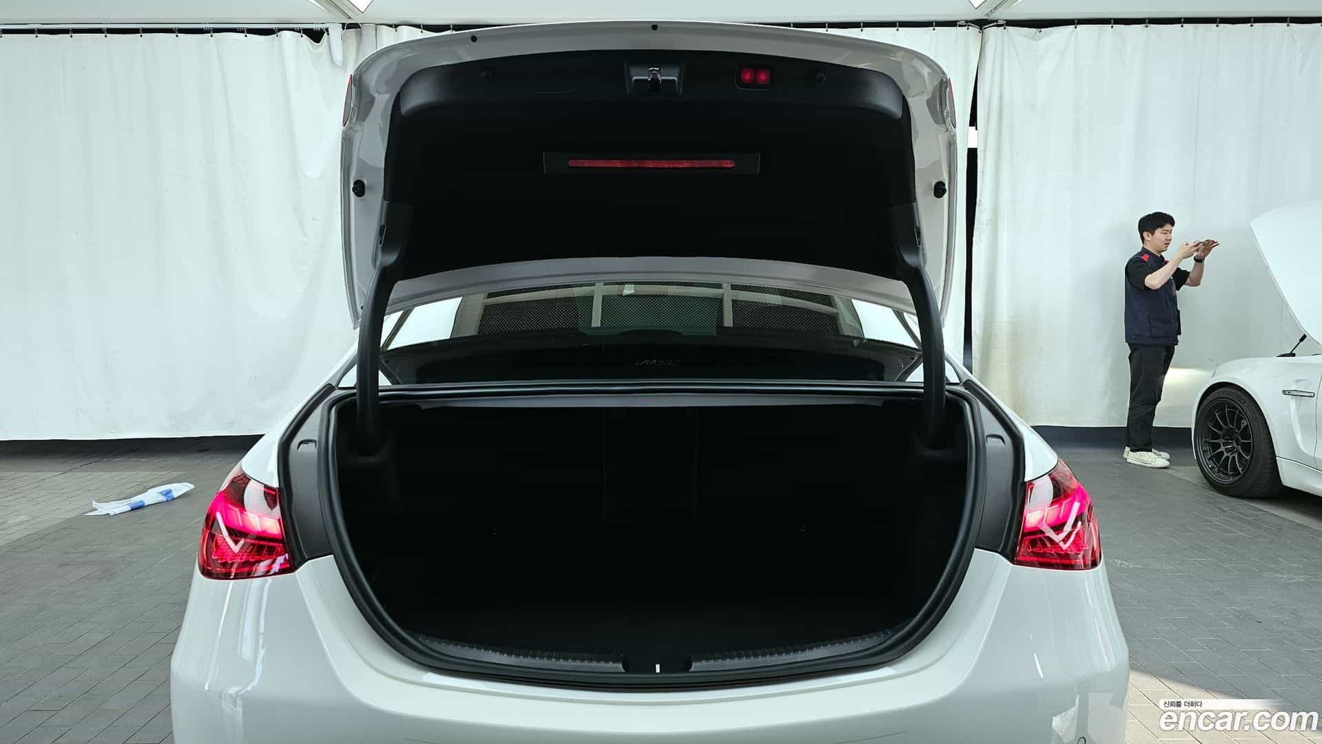 C-Class Mercedes-Benz 2023.9-OPTION-024