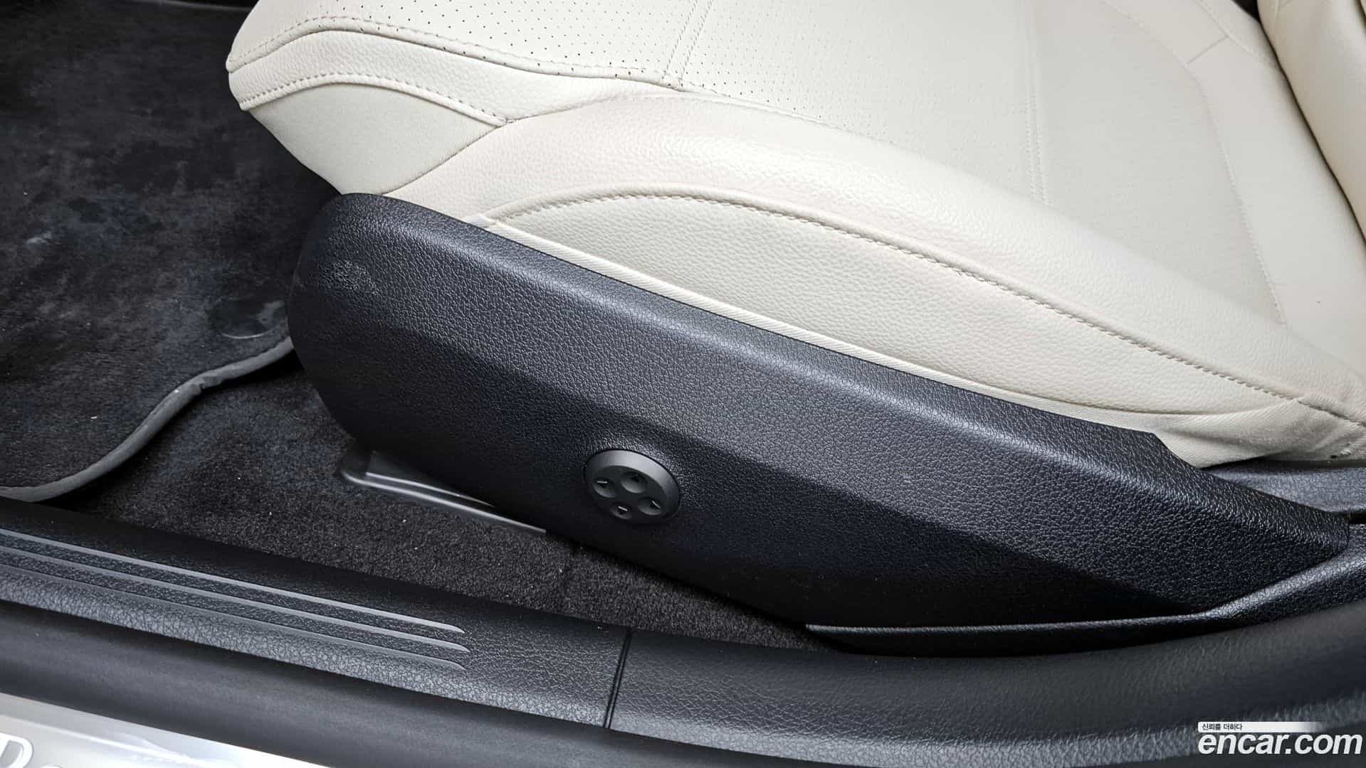 C-Class Mercedes-Benz 2023.9-OPTION-044