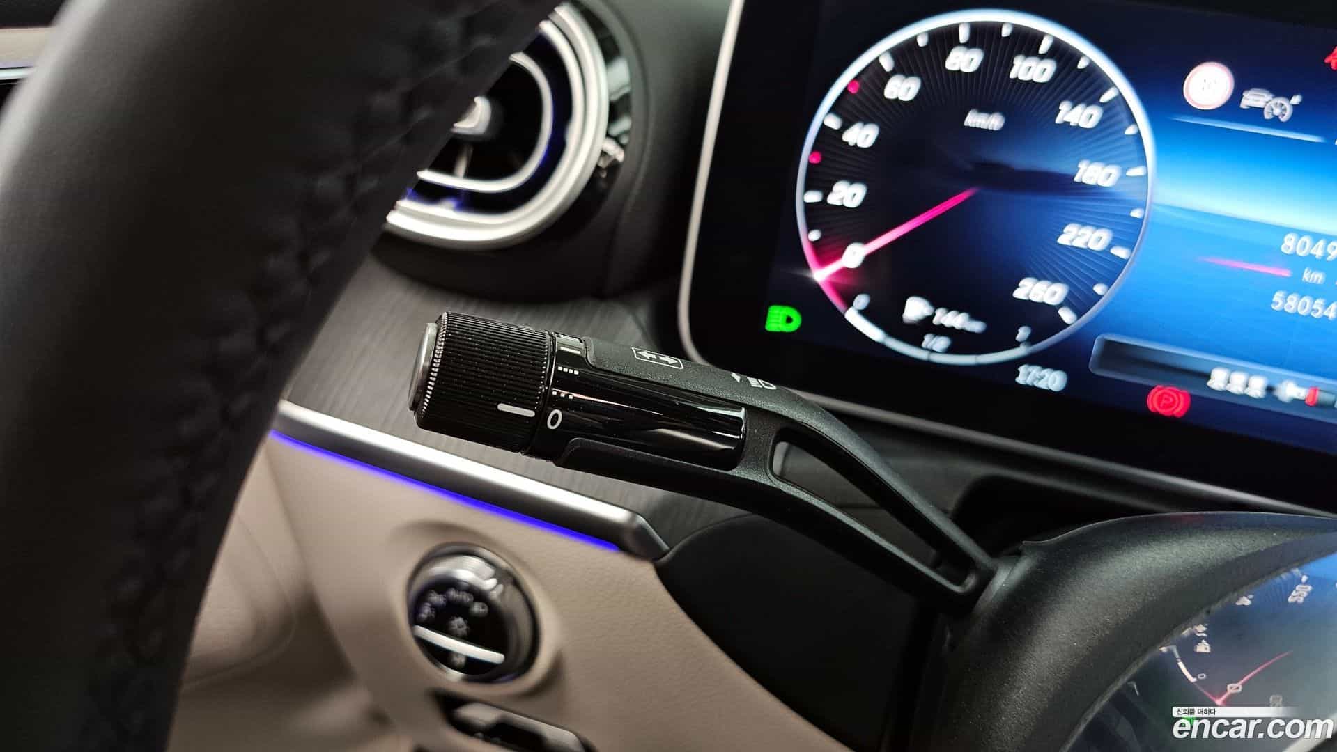 C-Class Mercedes-Benz 2023.9-OPTION-048