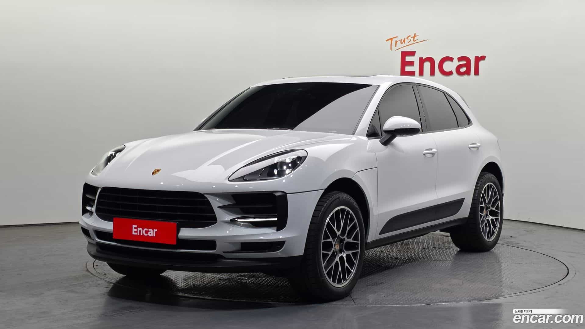 Macan Porsche 2021.8-OUTER-001