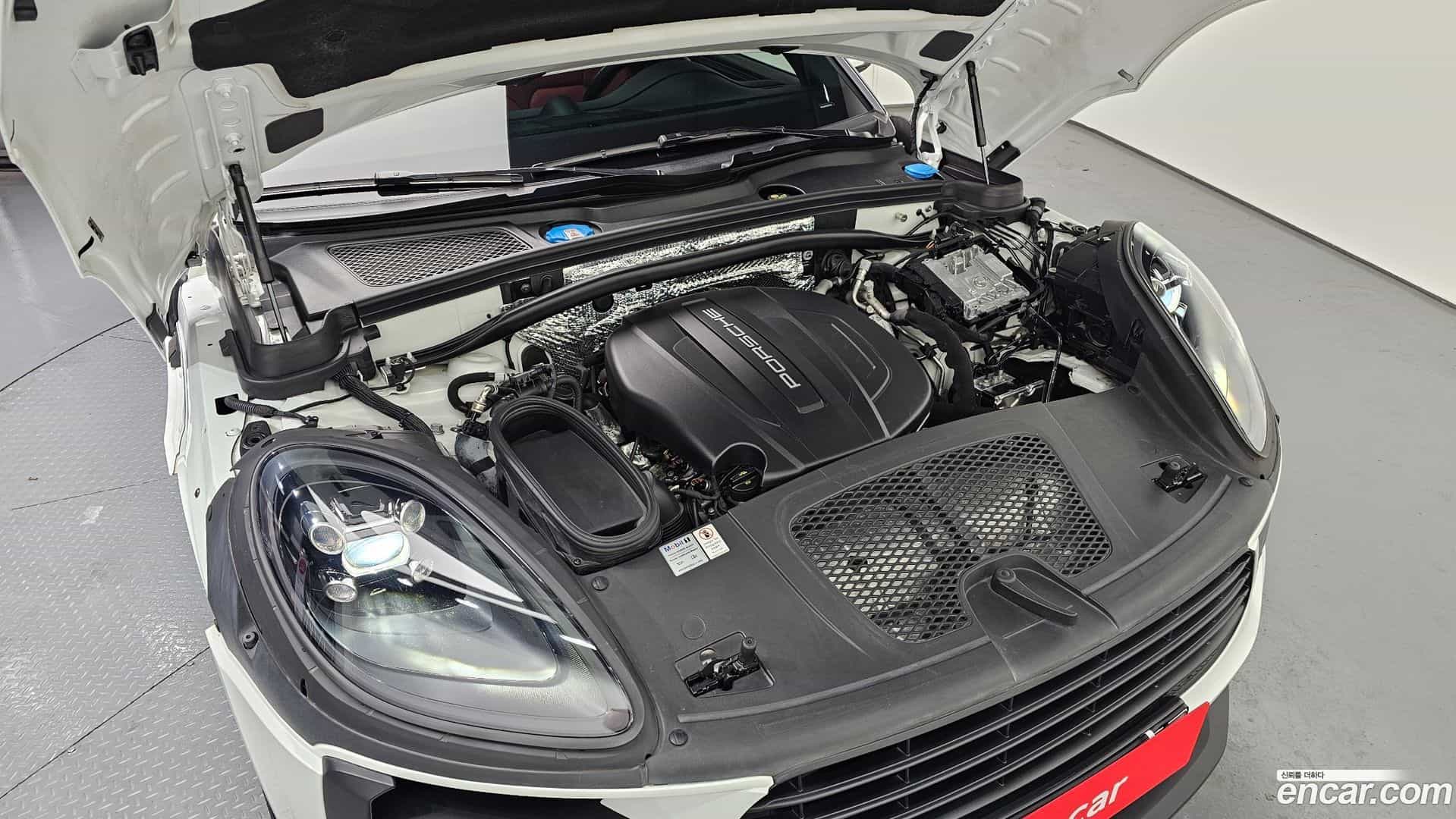 Macan Porsche 2021.8-OUTER-006