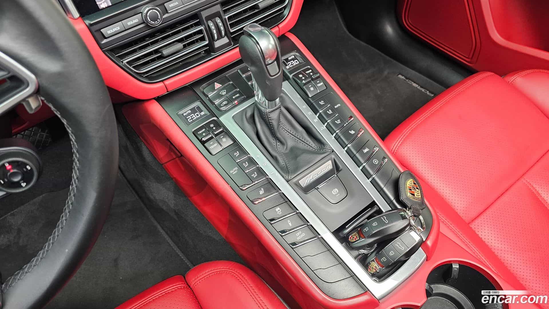 Macan Porsche 2021.8-INNER-009