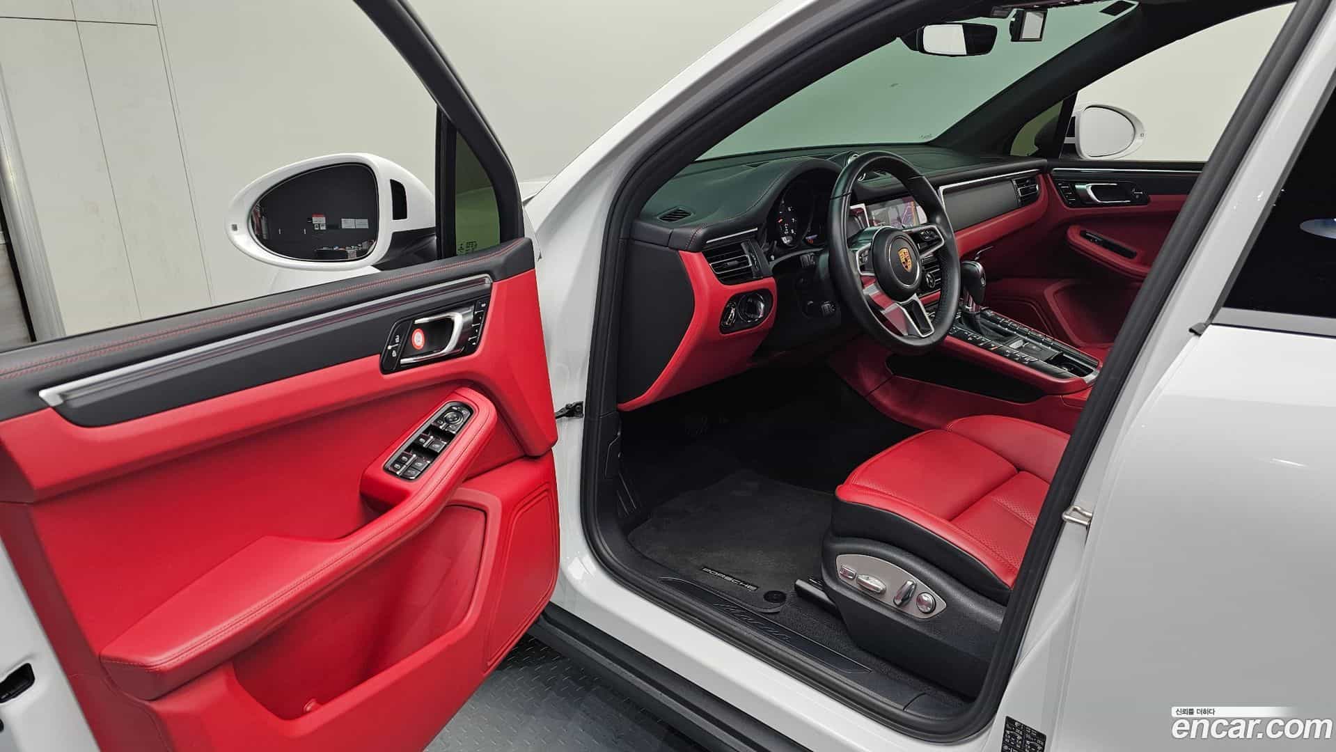 Macan Porsche 2021.8-INNER-010