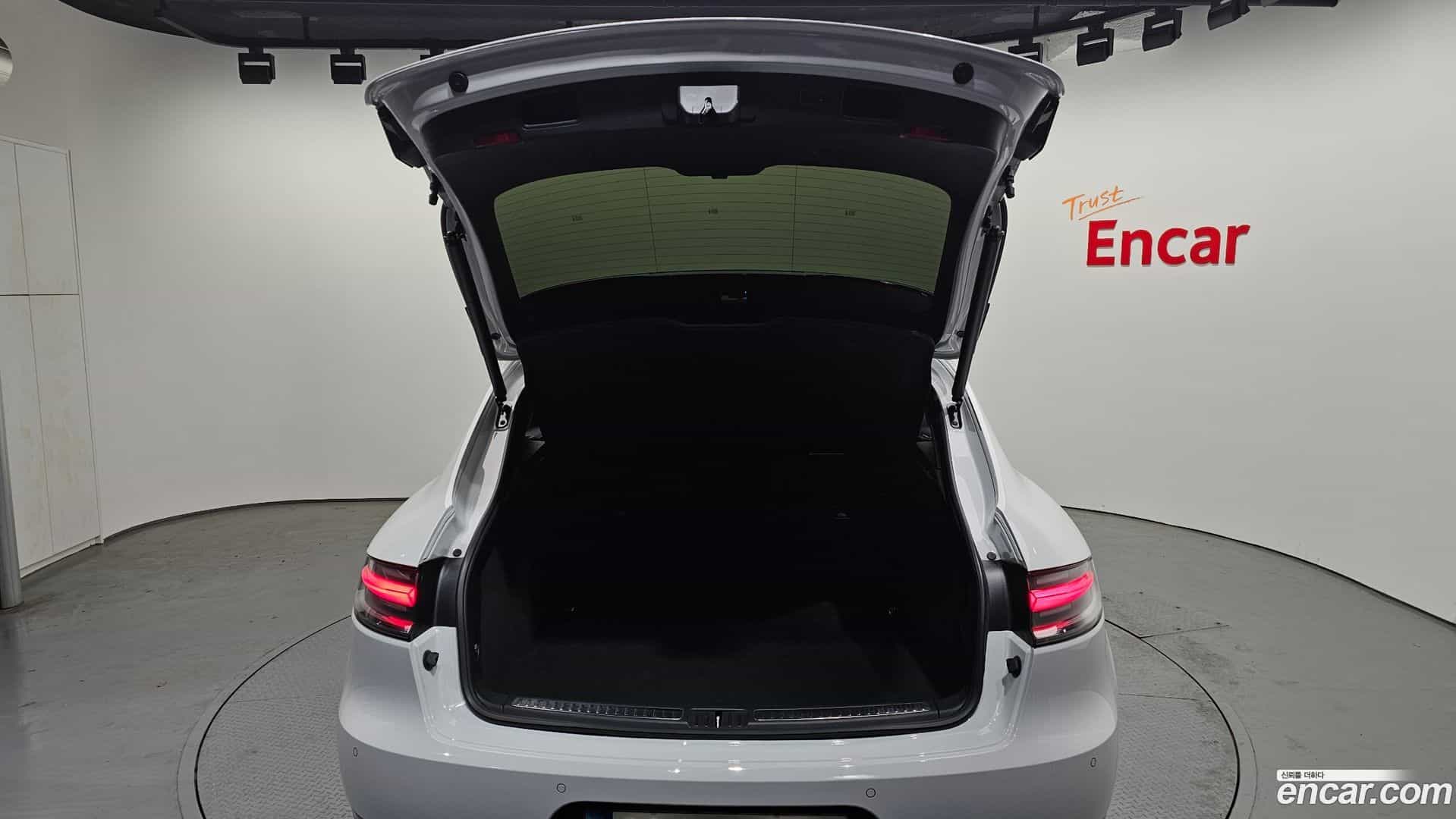 Macan Porsche 2021.8-OPTION-024