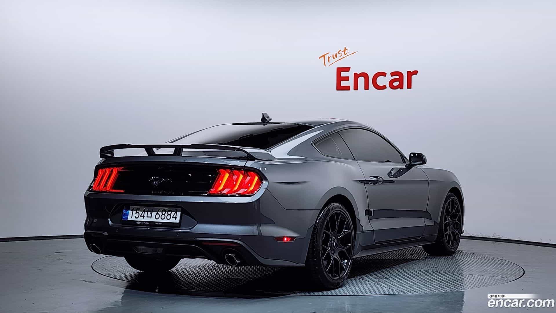 Mustang Ford 2021.11-OUTER-002
