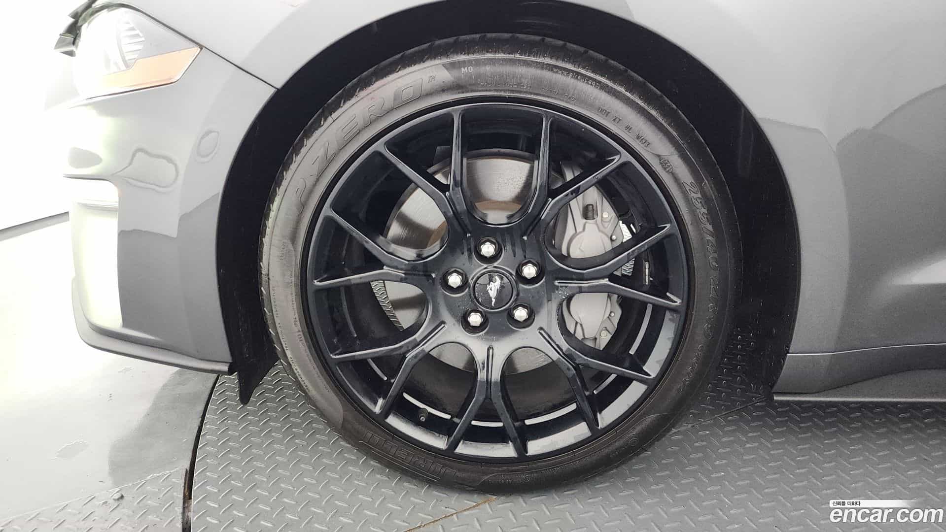 Mustang Ford 2021.11-OUTER-005