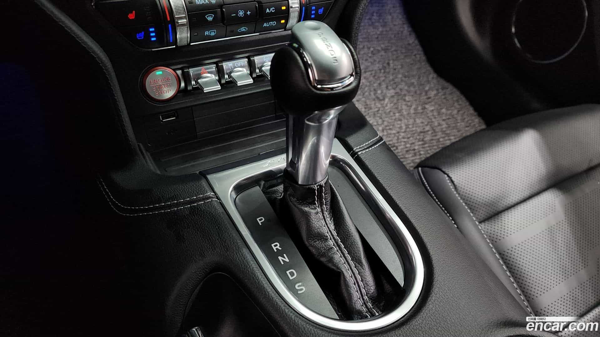 Mustang Ford 2021.11-INNER-009