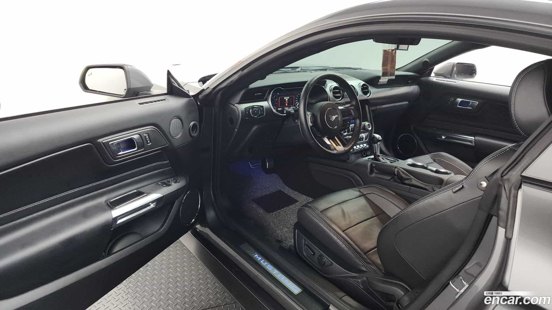 Mustang Ford 2021.11-INNER-010