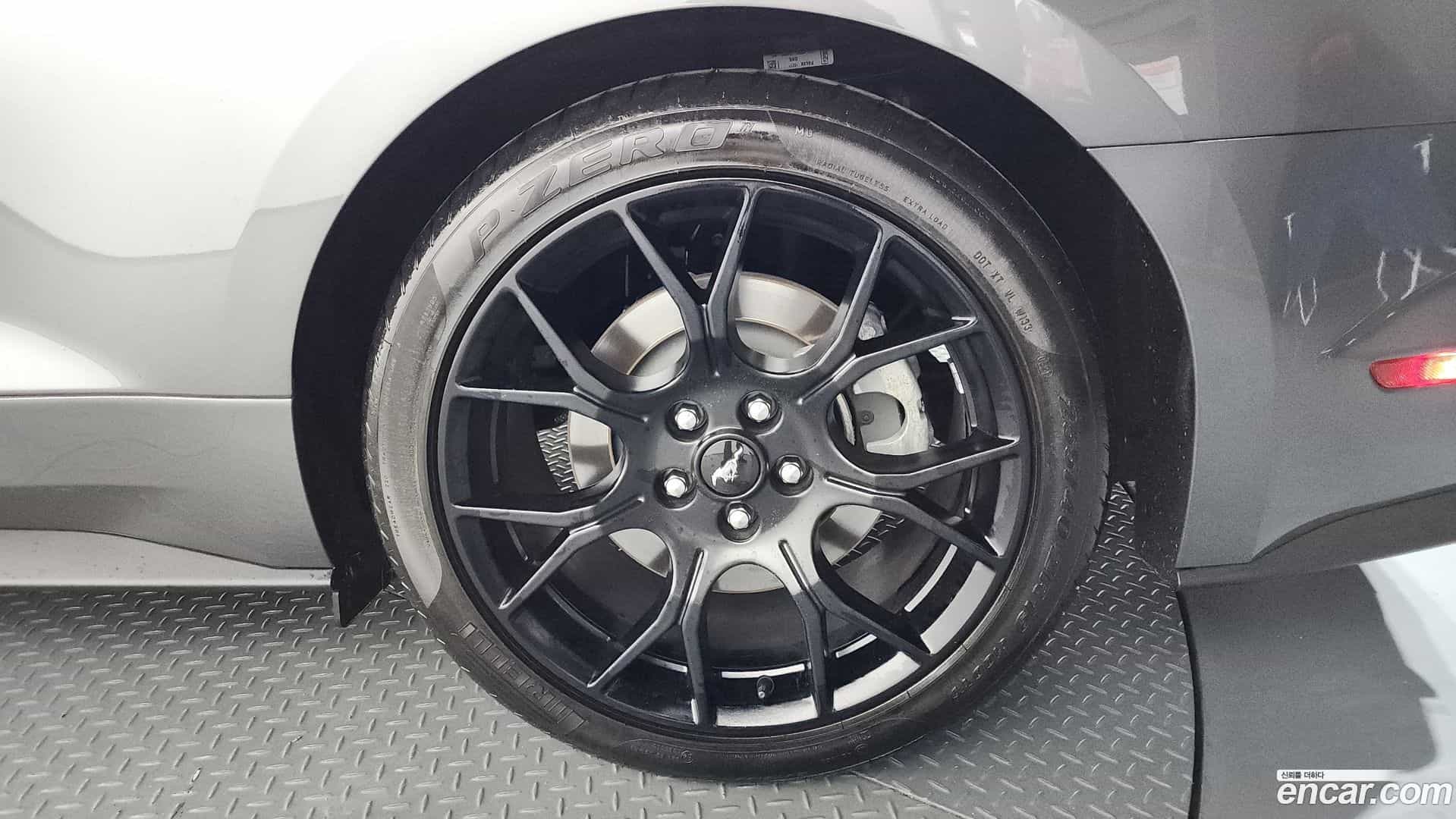 Mustang Ford 2021.11-OUTER-031