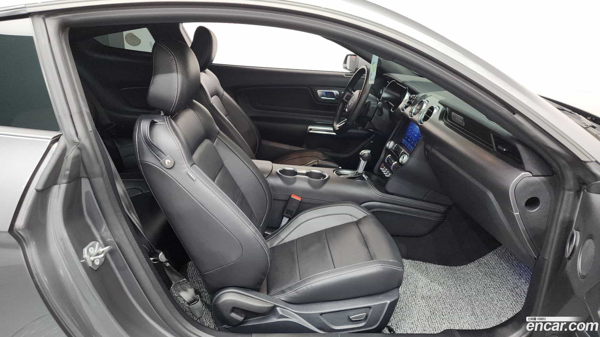 Mustang Ford 2021.11-INNER-036