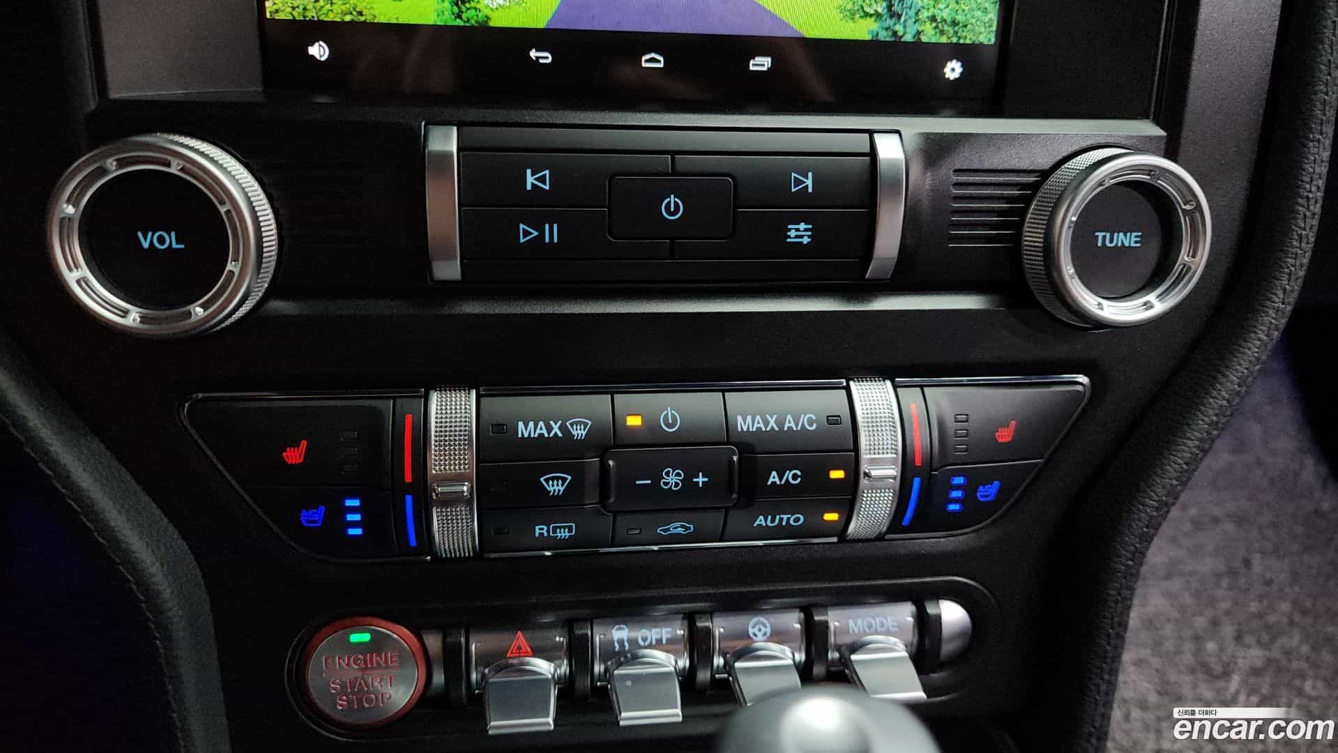Mustang Ford 2021.11-OPTION-045