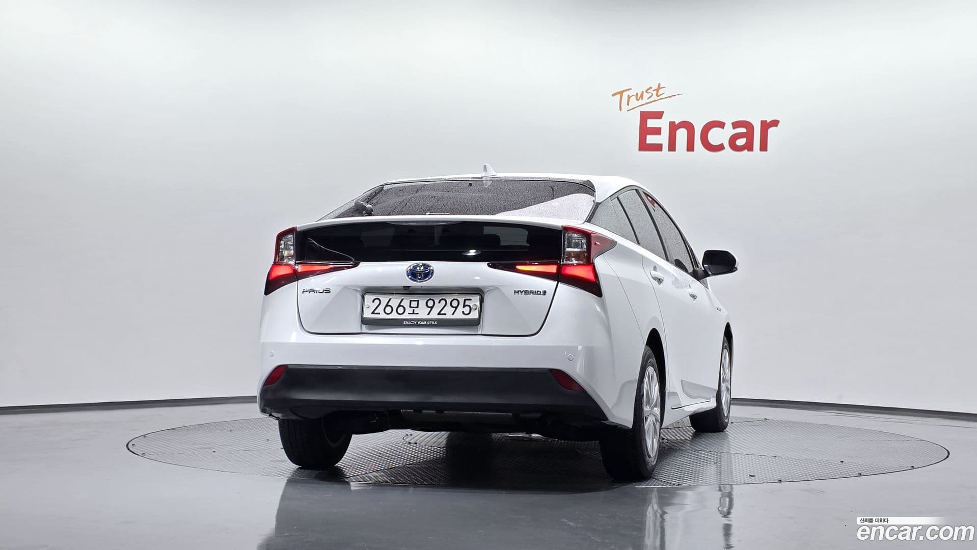 Main__Slider__Photo:Prius Toyota 2021.7-3