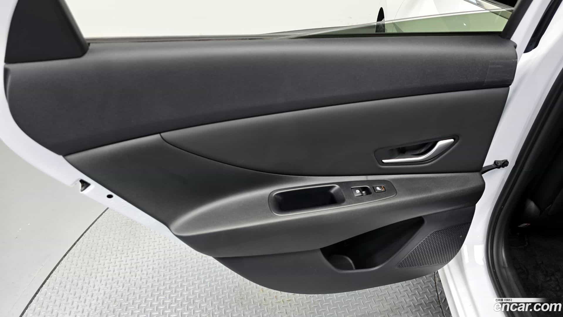 AVANTE Hyundai 2024.6-INNER-035