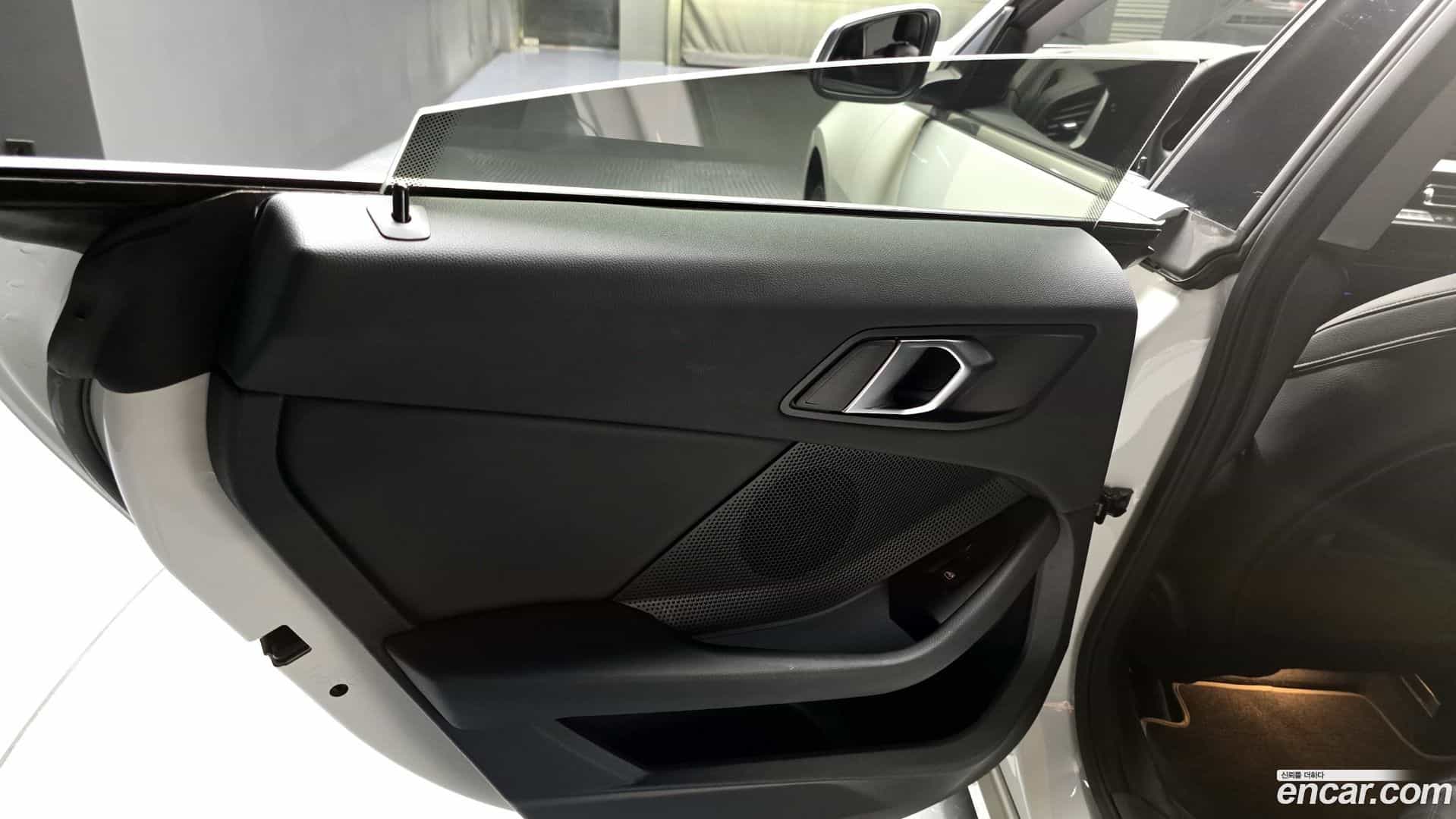 2-Series BMW 2023.5-INNER-035