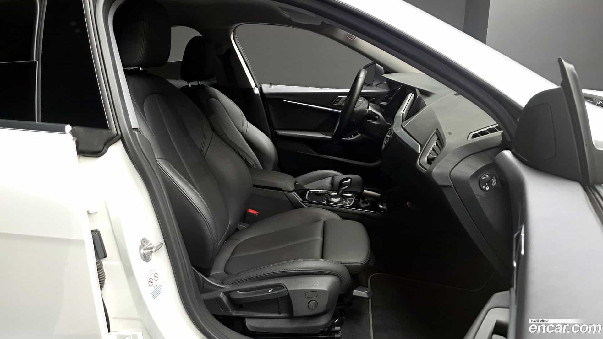 2-Series BMW 2023.5-INNER-036