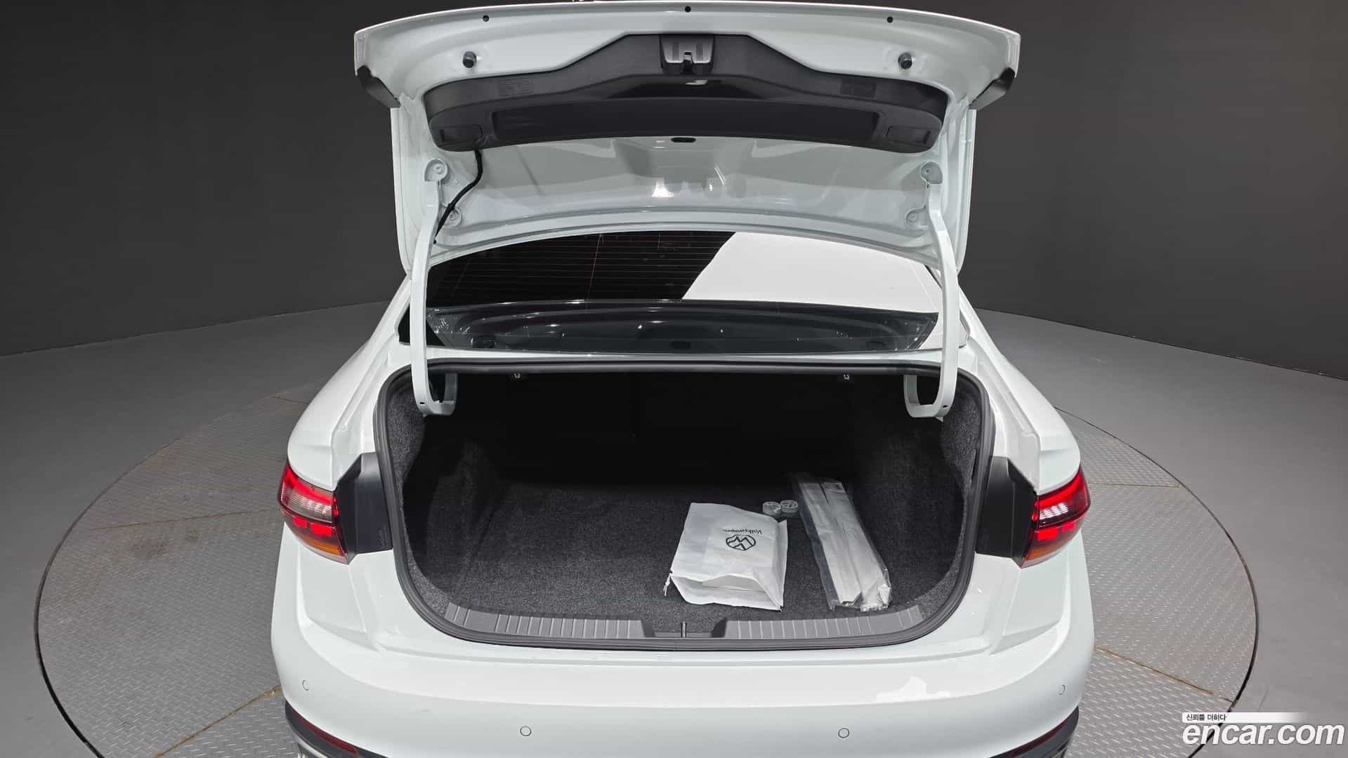 Jetta Volkswagen 2022.10-OPTION-047