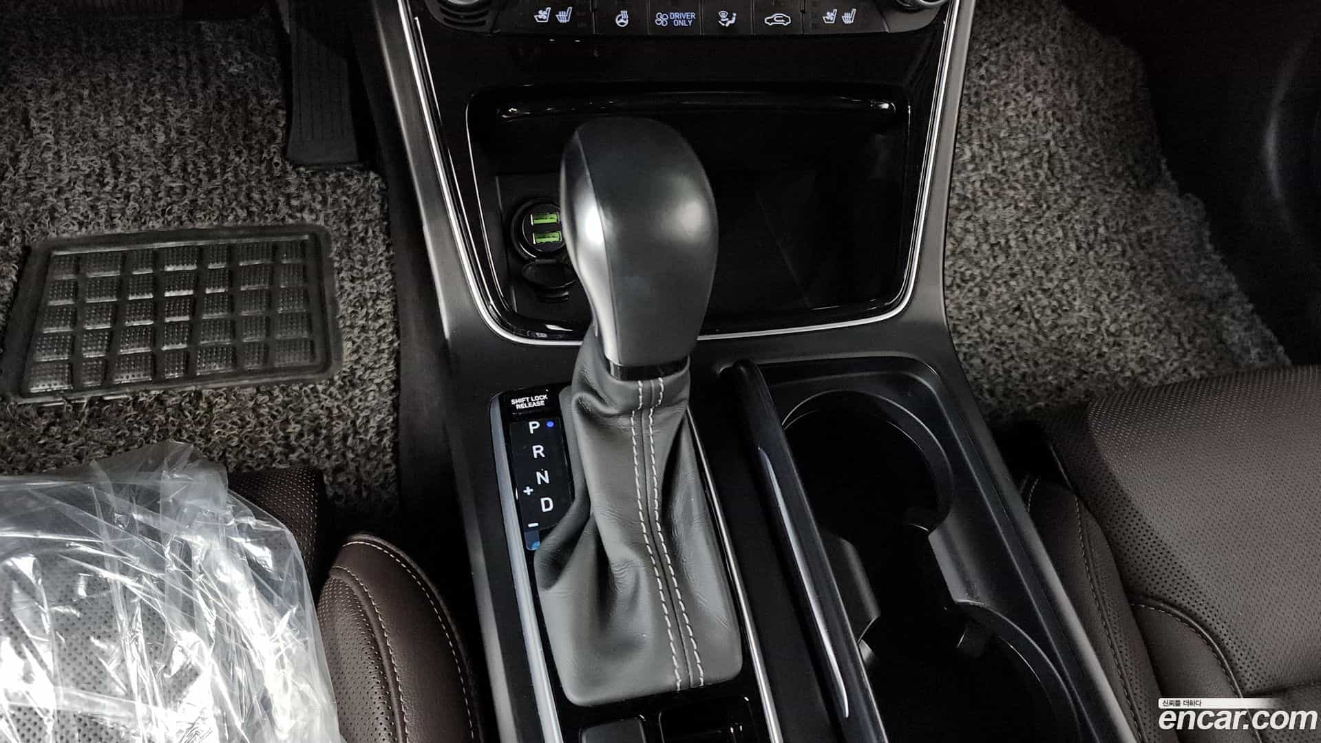 Grandeur Hyundai 2018.10-INNER-009