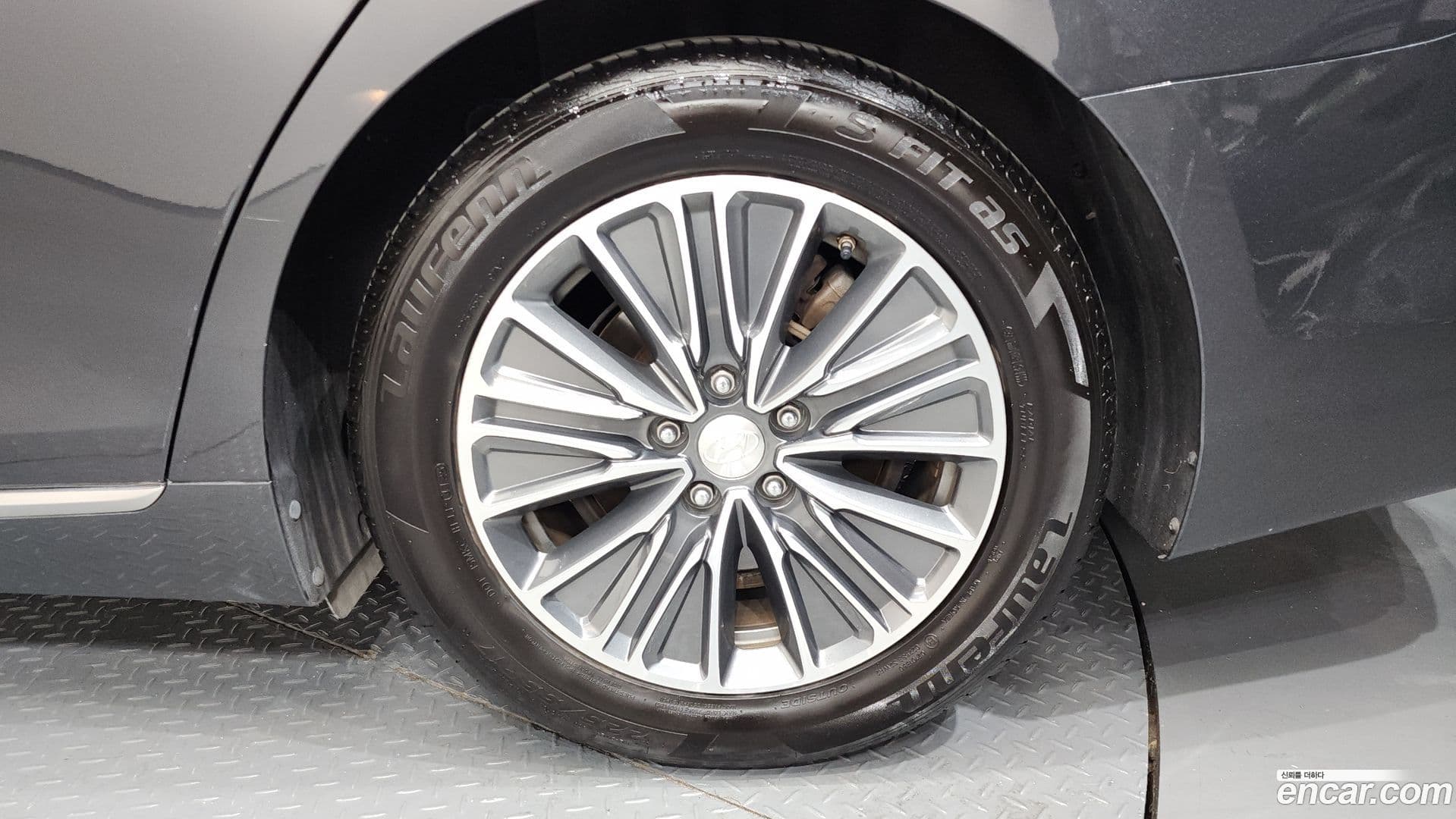 Main__Slider__Photo:Grandeur Hyundai 2018.10-20