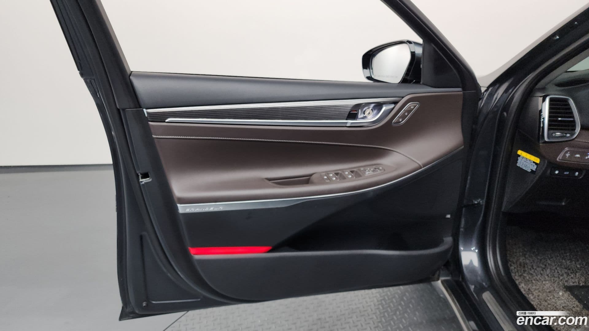 Main__Slider__Photo:Grandeur Hyundai 2018.10-23