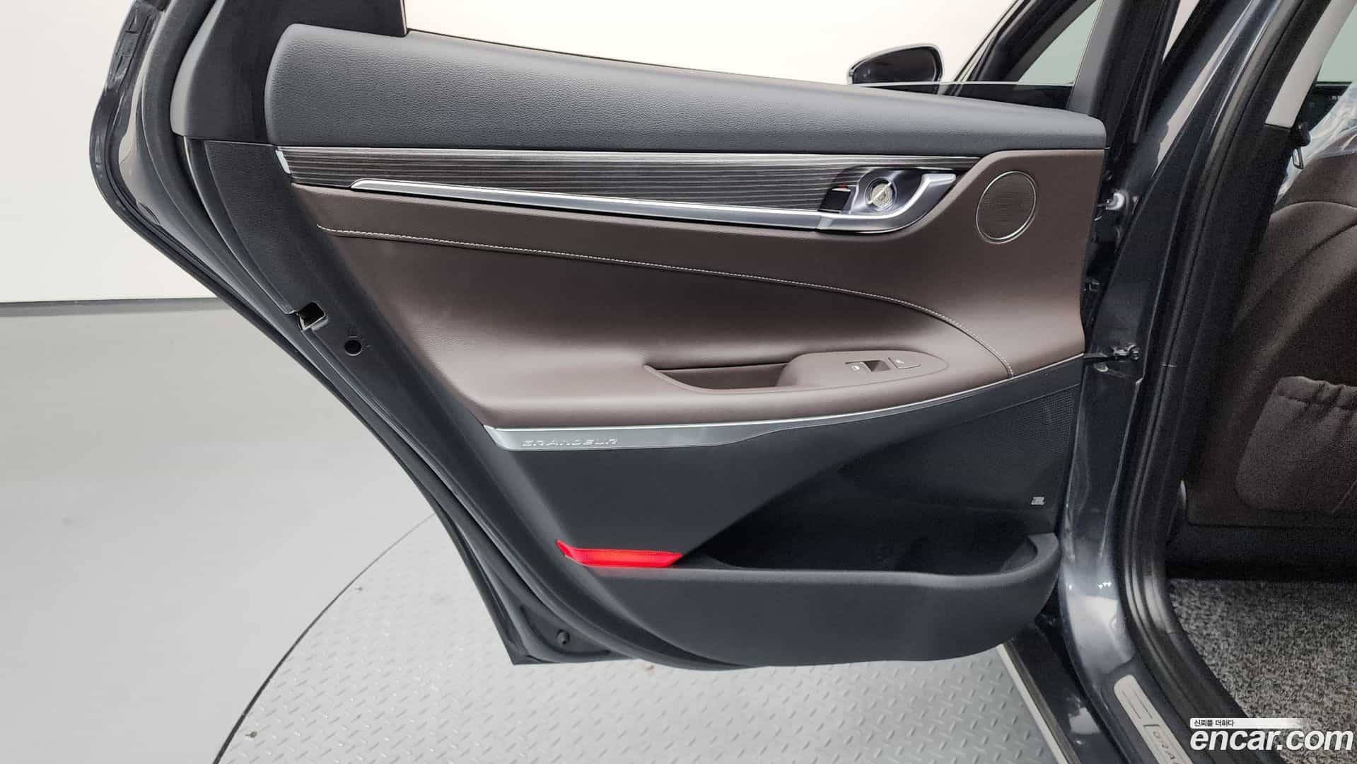 Grandeur Hyundai 2018.10-INNER-035