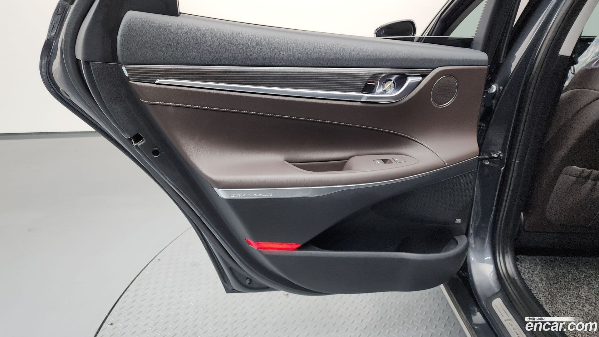 Main__Slider__Photo:Grandeur Hyundai 2018.10-24