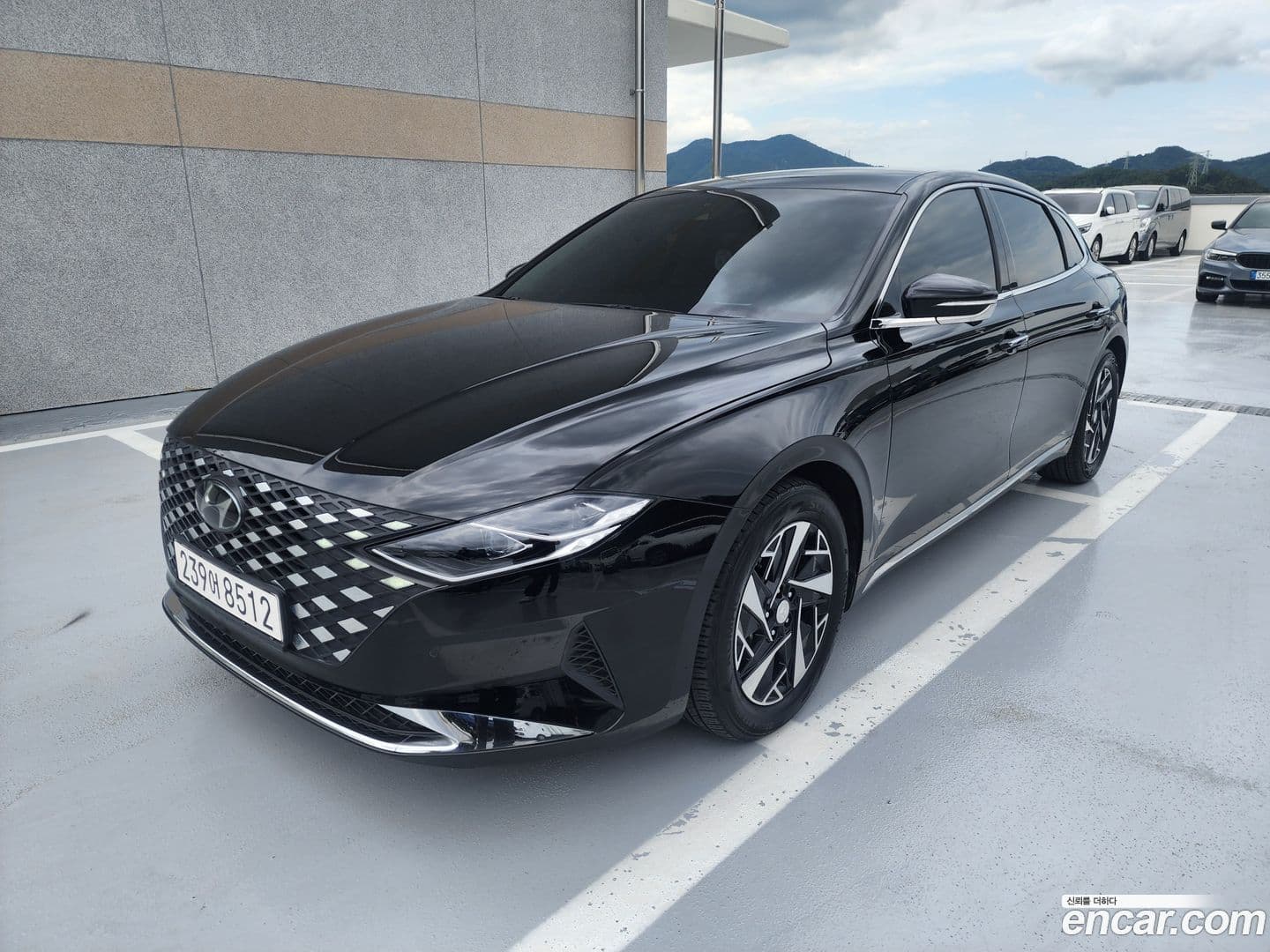 Main__Slider__Photo:Grandeur Hyundai 2022.8-0
