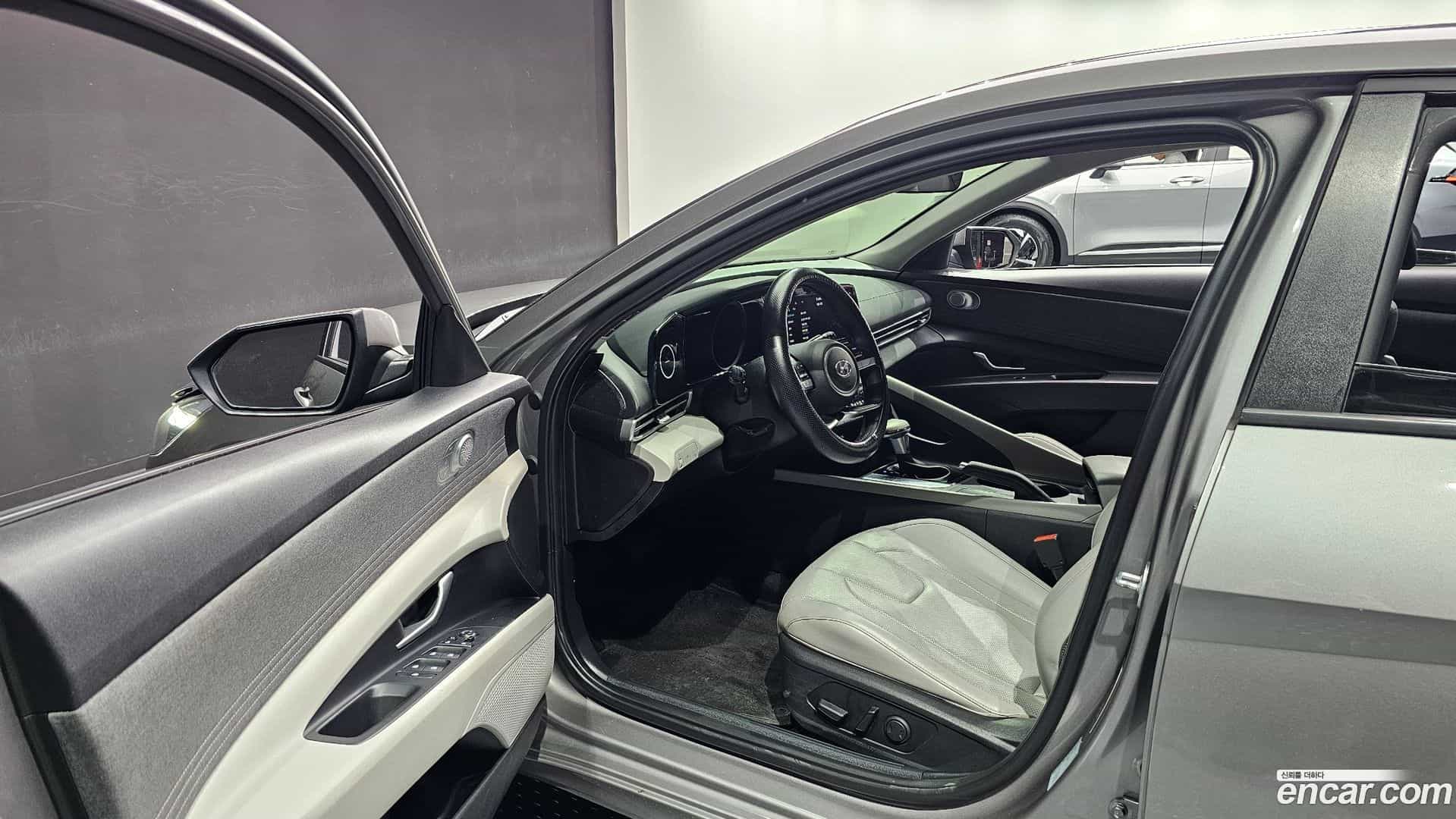 AVANTE Hyundai 2022.1-INNER-010