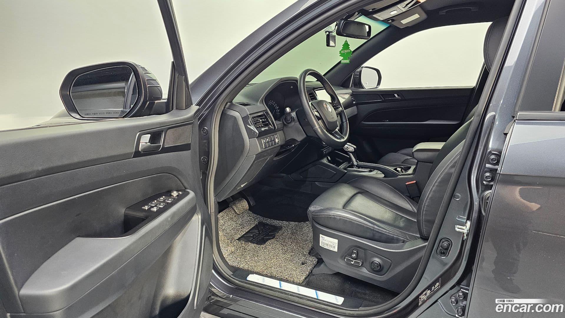 Main__Slider__Photo:Rexton KG Mobility 2021.0-9