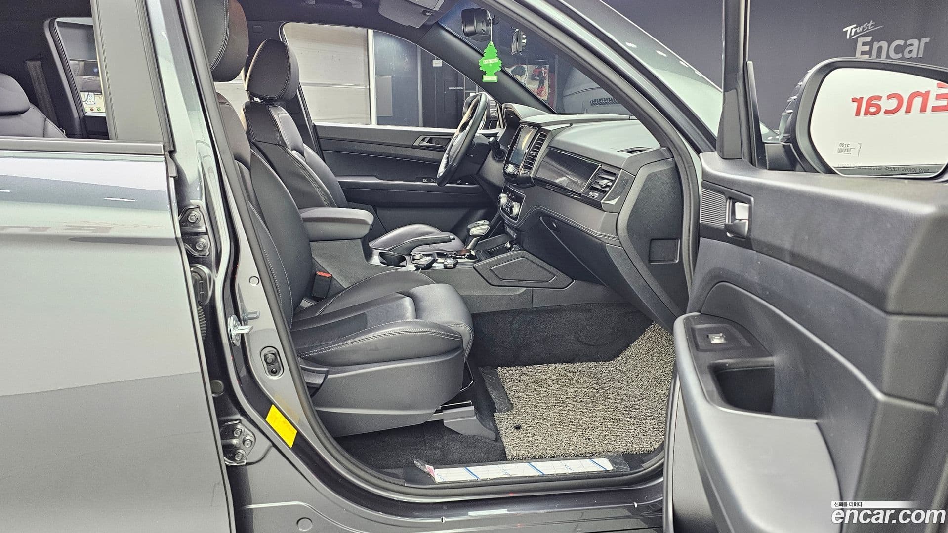 Main__Slider__Photo:Rexton KG Mobility 2021.0-10