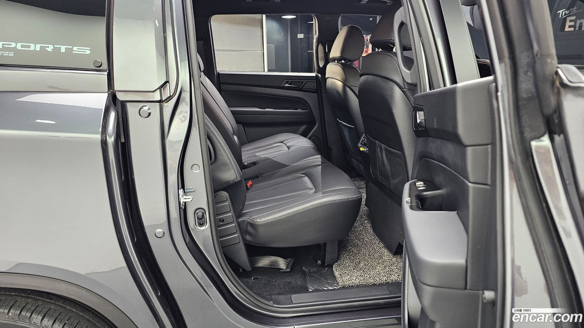 Main__Slider__Photo:Rexton KG Mobility 2021.0-11