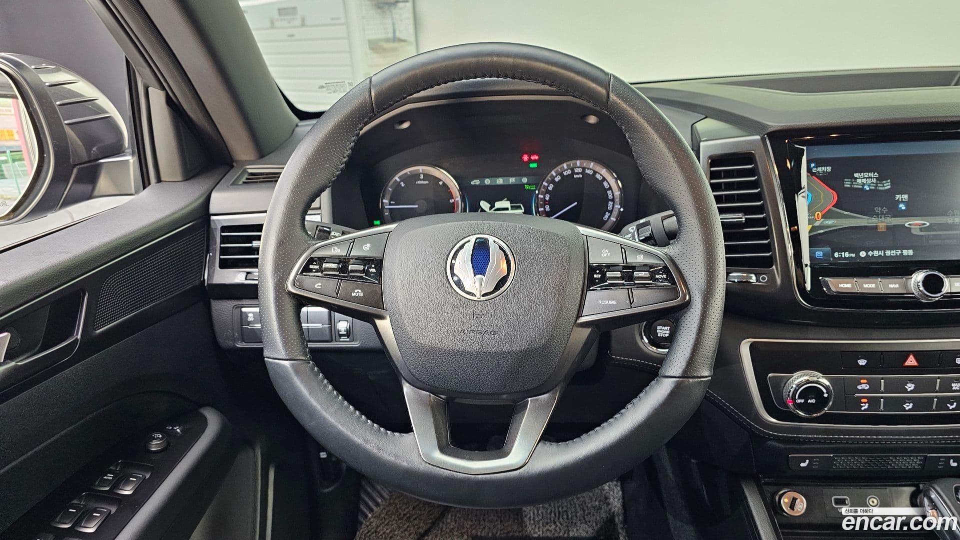 Main__Slider__Photo:Rexton KG Mobility 2021.0-12