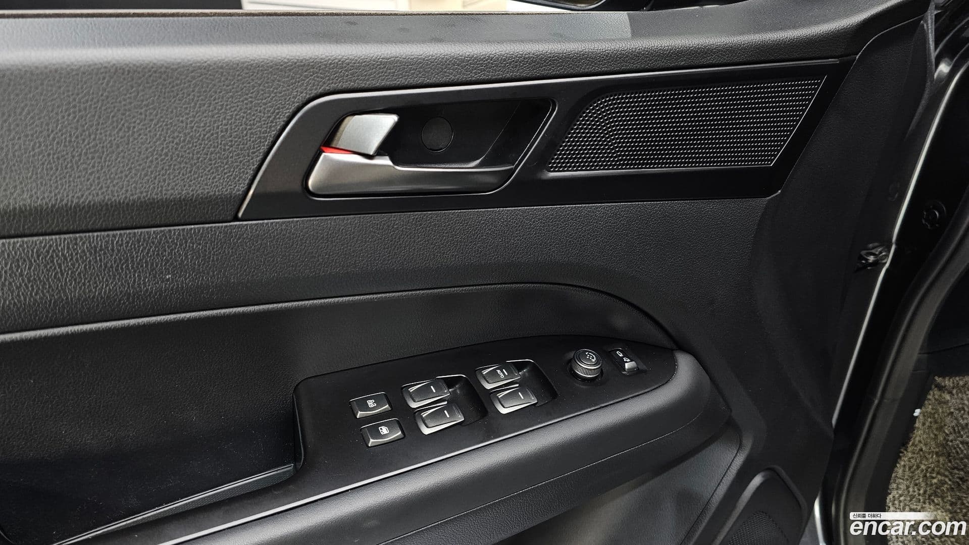 Main__Slider__Photo:Rexton KG Mobility 2021.0-15