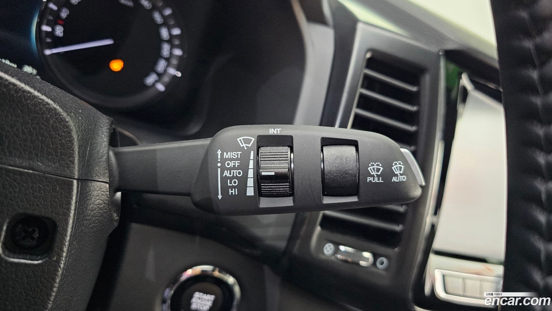 Main__Slider__Photo:Rexton KG Mobility 2021.0-16