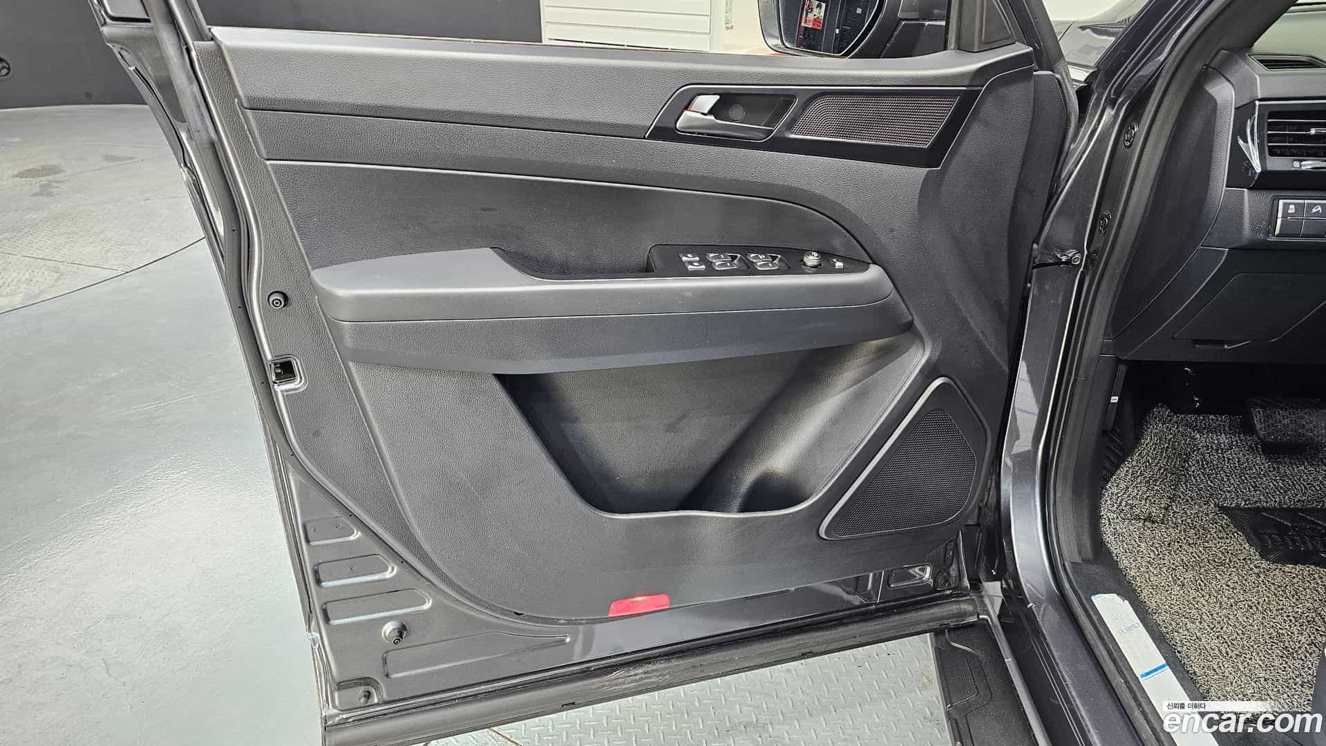 Rexton KG Mobility 2021.0-INNER-034