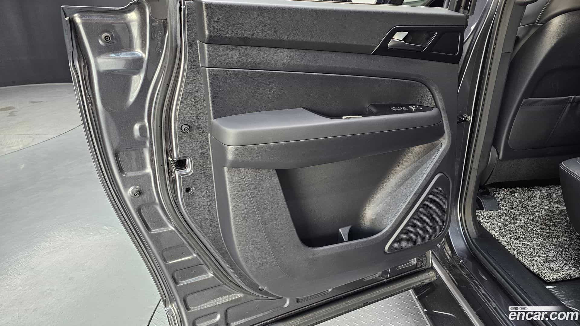 Rexton KG Mobility 2021.0-INNER-035
