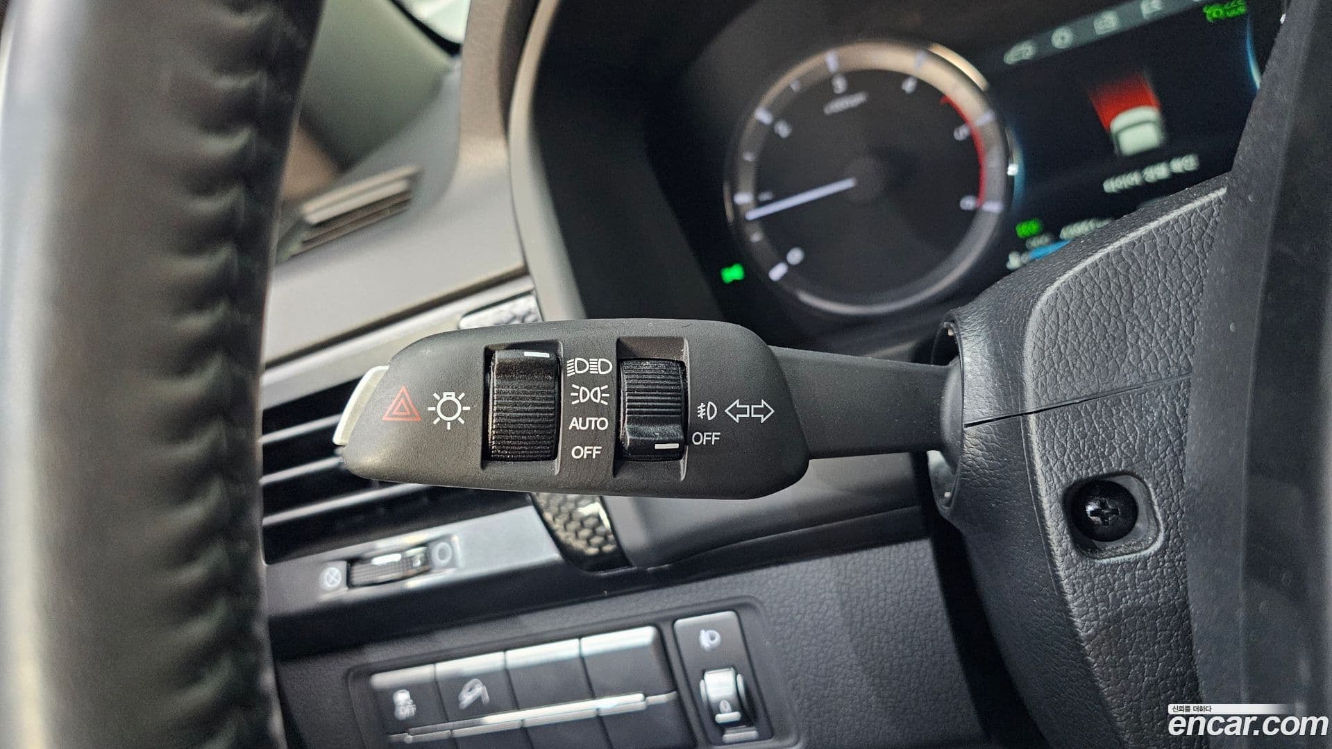 Main__Slider__Photo:Rexton KG Mobility 2021.0-27